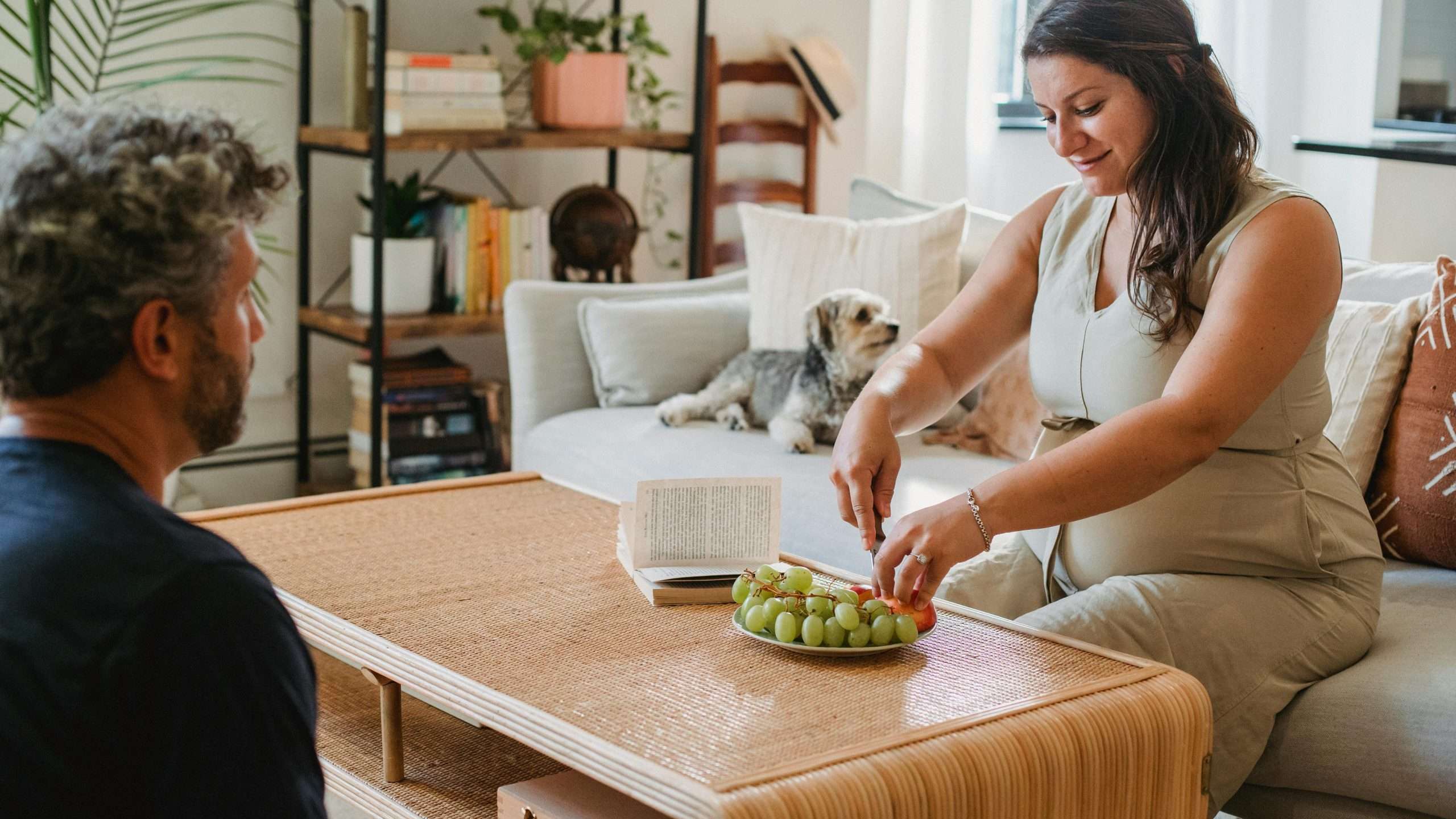 An image of family with grapes near by a dog - can dogs eat raisins? 